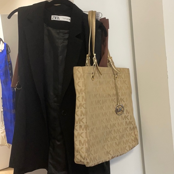 Michael Kors signature canvas jet set tote - Picture 2 of 11